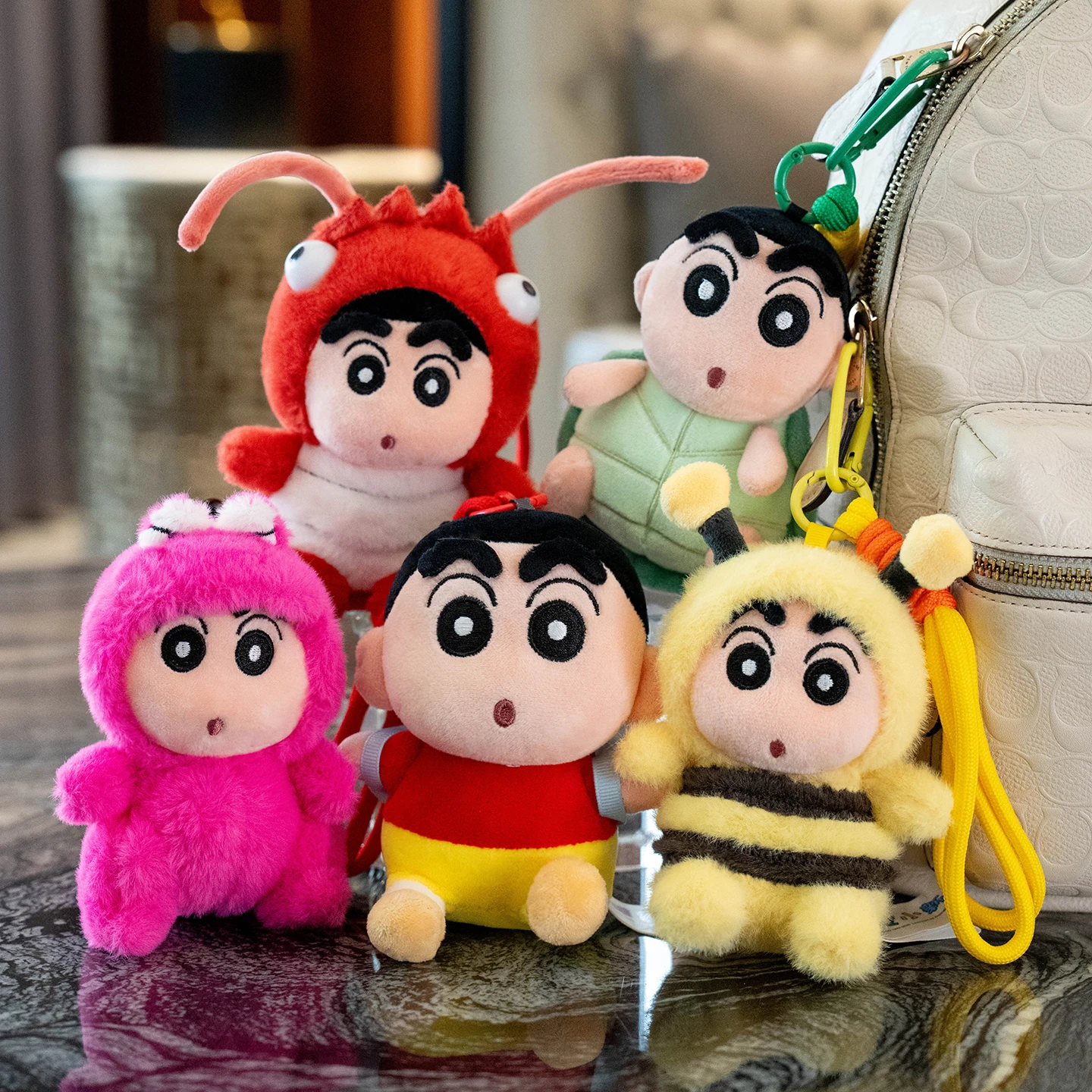 الكرتون تلوين شين تشان دمية قلادة لطيف Waniyama النحل السلاحف تلوين شين تشان بلوشيز محشوة أنيمي ظهره قلادة طفل هدية