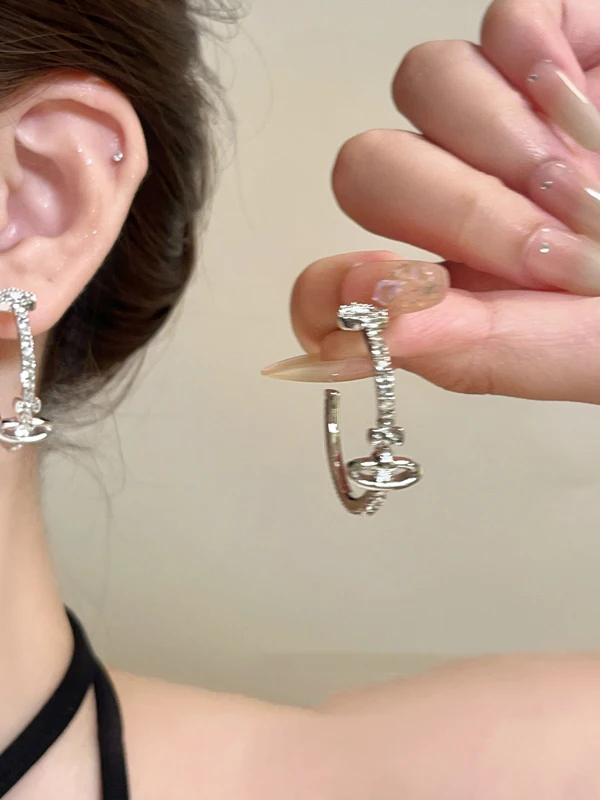 orecchini-a-cerchio-da-donna-con-zirconi-argento-flash-regina-del-west-design-originale-alla-moda-gioielli-per-orecchie-in-lega-placcata-argento-e-oro