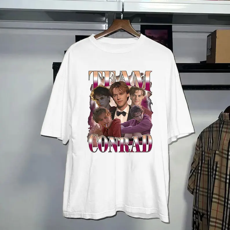 خمر كونراد فيشر الفتاة عشاء مروحة قميص فريق كونراد الصيف تحولت جميلة المحملة ريترو الرومانسية Y2k تي شيرت جرافيك #5