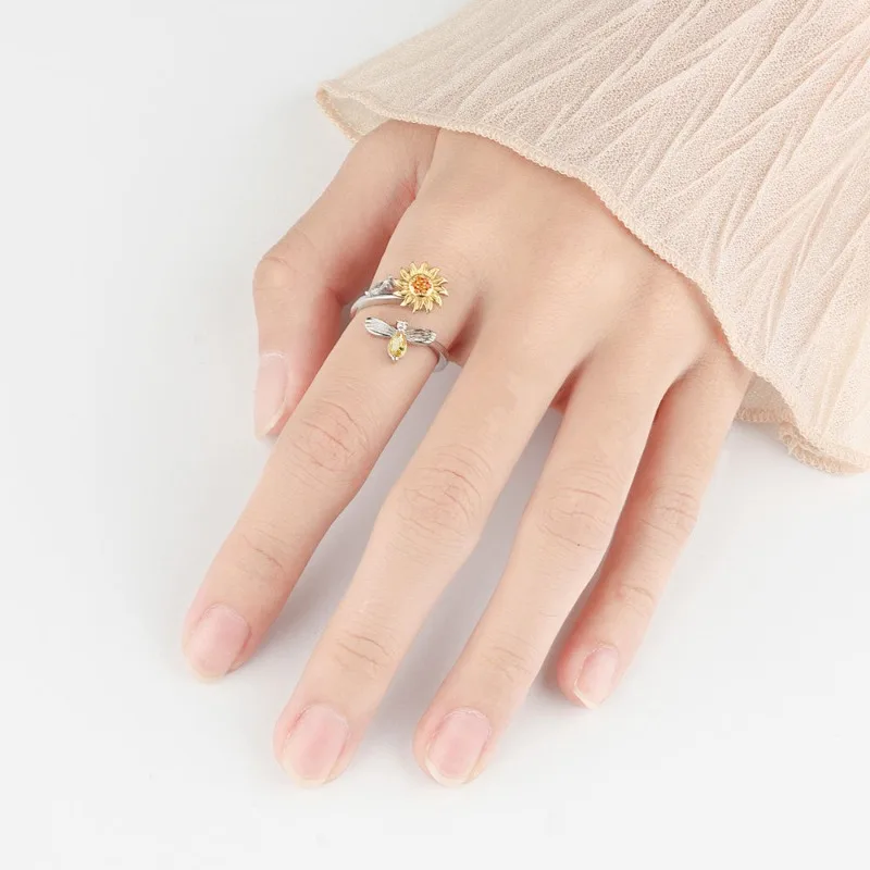 2024 New Explosive Fashion Light Luxury Sun Flower Rotating Ring with Bee Everything Popular Anti-pressure Open Ring