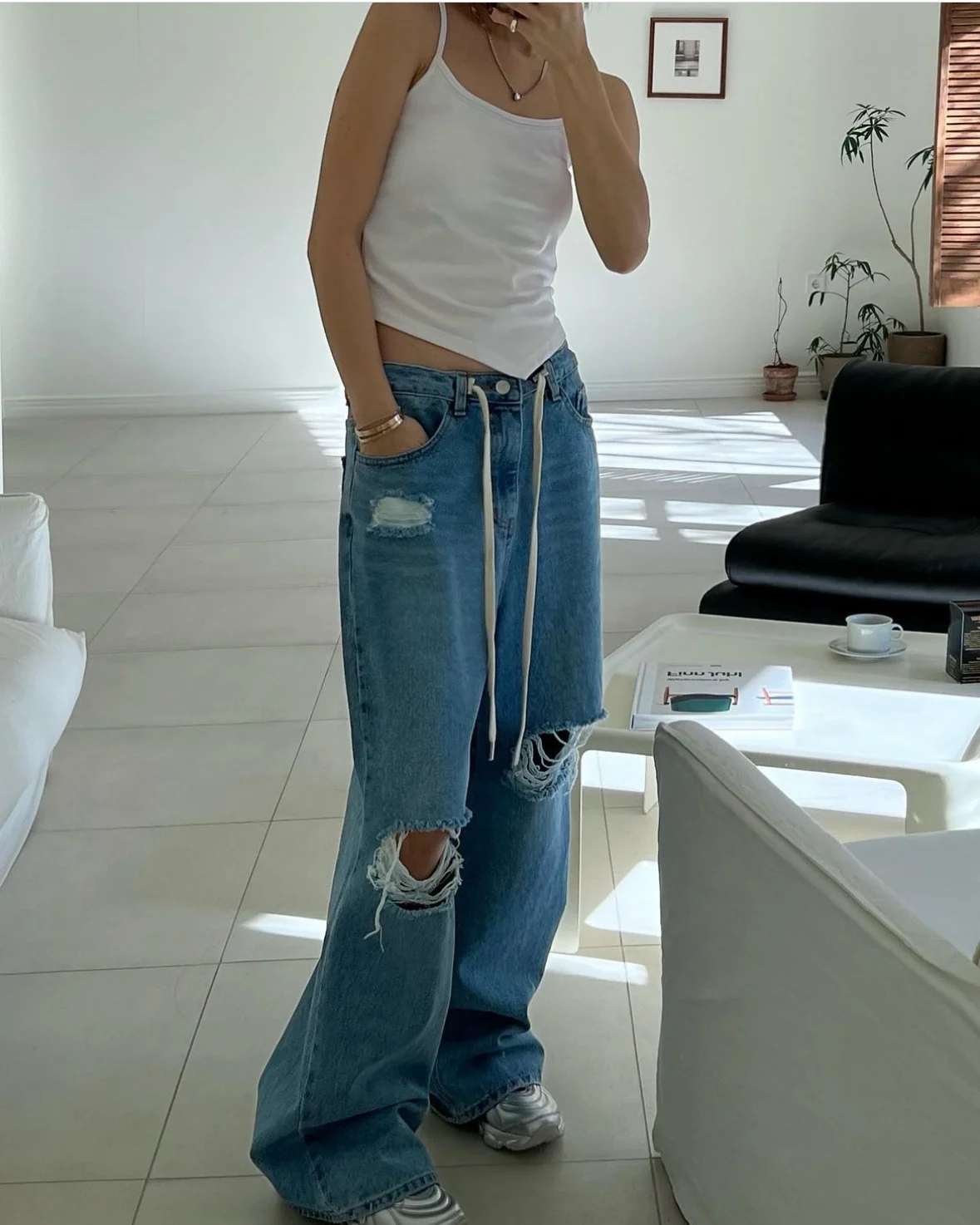 

Retro Waed High Waist Wide Leg Jeans Women's Large Hole Torn Frayed Straight Long Pants Slimming Effect Summer Trend