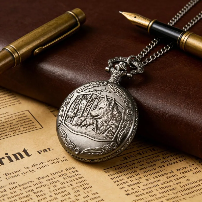 Antique Bronze Wolf Embossed Pocket Watch Classic Quartz Movement Pocket Watch with Chain Retro Animal Pattern Necklace Watch