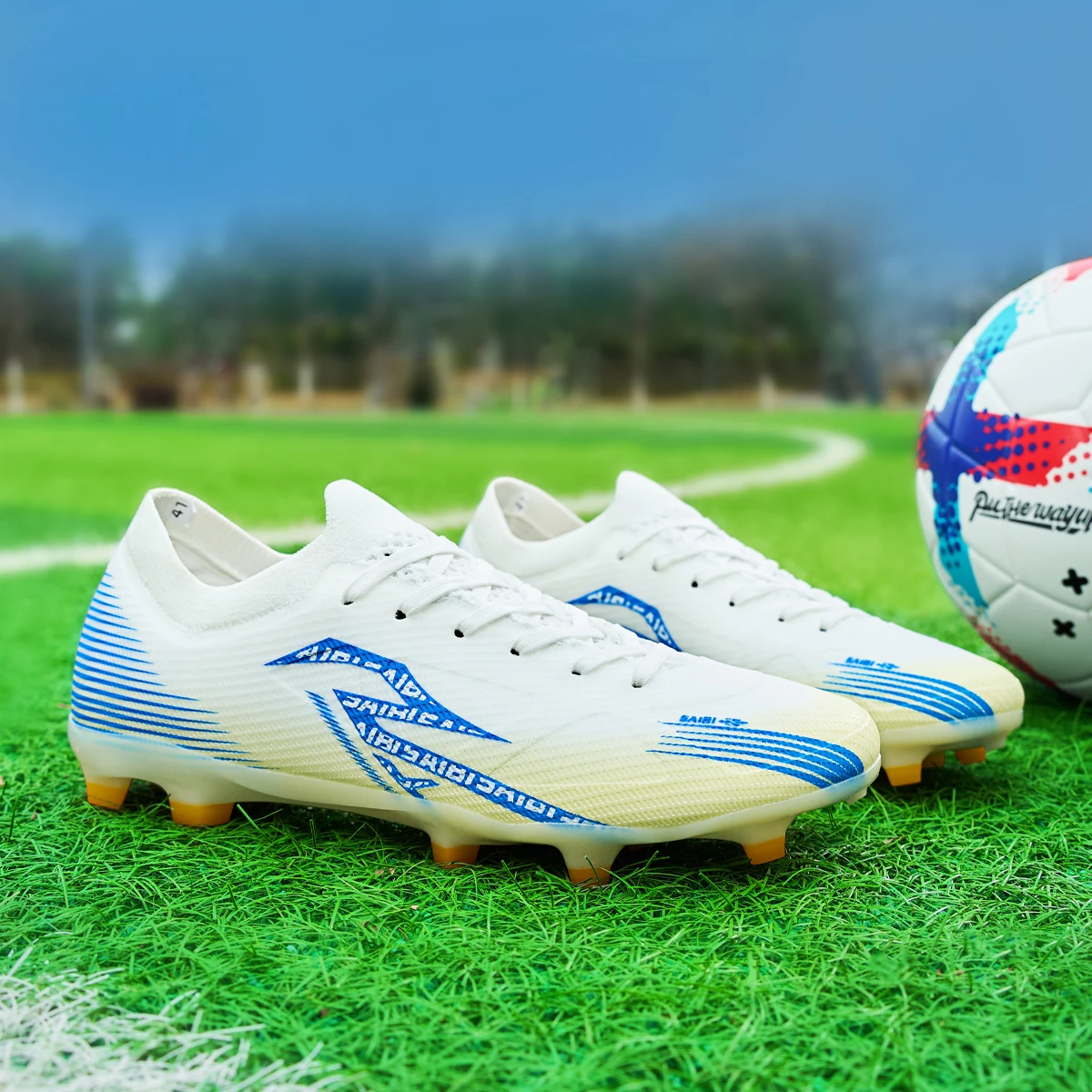 

New Men's Adult Football Shoes AG/FG Long Nail Shoes Competition Training Shoes Couple Lightweight Football Shoes Boots