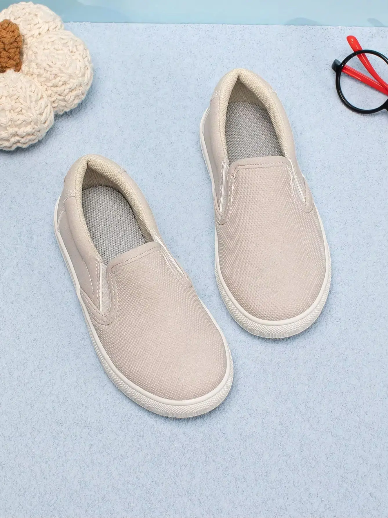 Kids Minimalist Solid PU Low-top Skate Sneakers, Slip-on with Elastic Strap, All-season Casual Shoes for Vacation Party