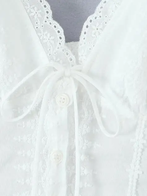 Sexy Embroidered V-ne T-irt with Bowtie Lace Trim Street Sle ort Sve Summer White Top Trendy Casual Wear
