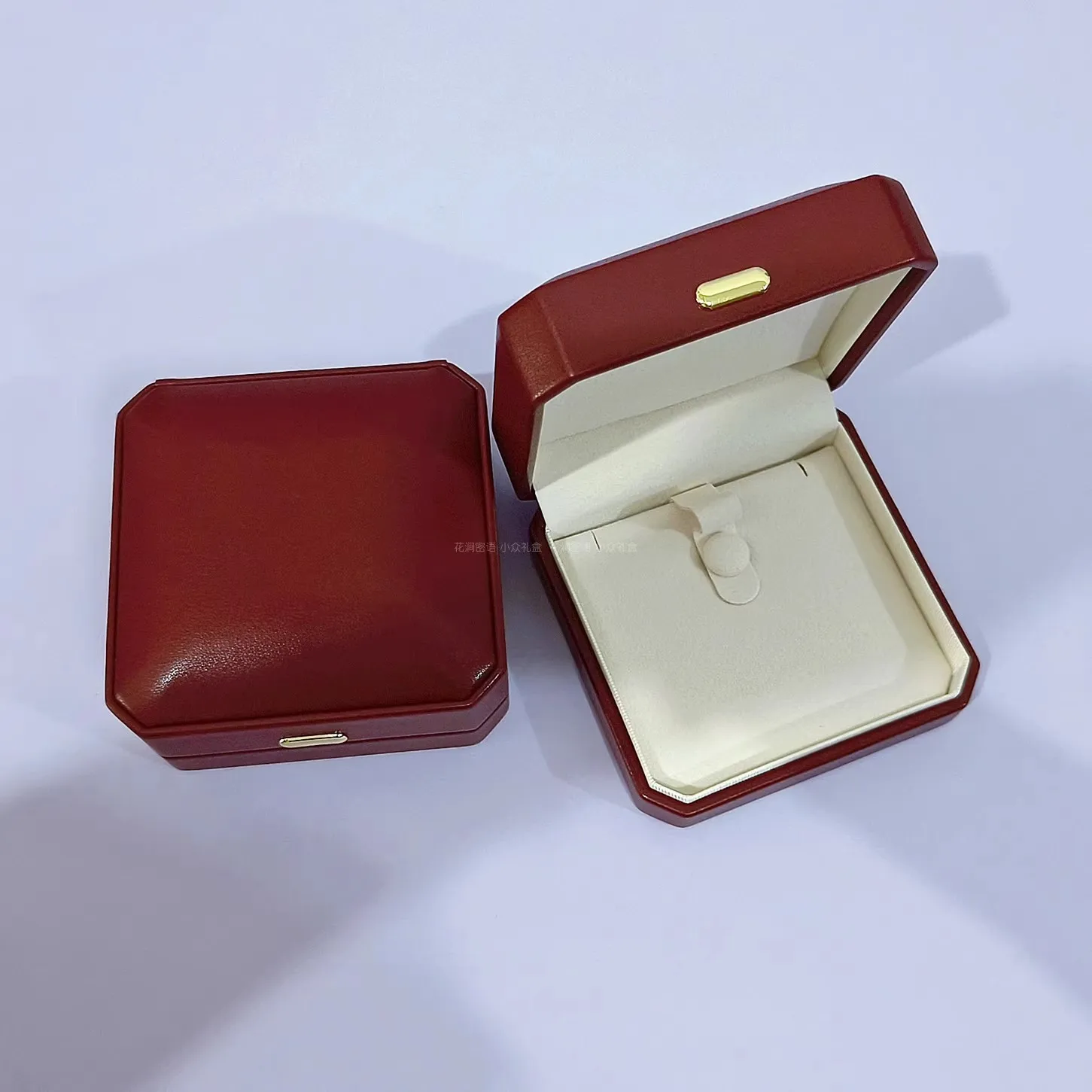 

Light Luxury Leather Texture Jewelry Gift Box, High-end Retro Ring Necklace, Earrings, Bracelet Storage Packaging Storage Box