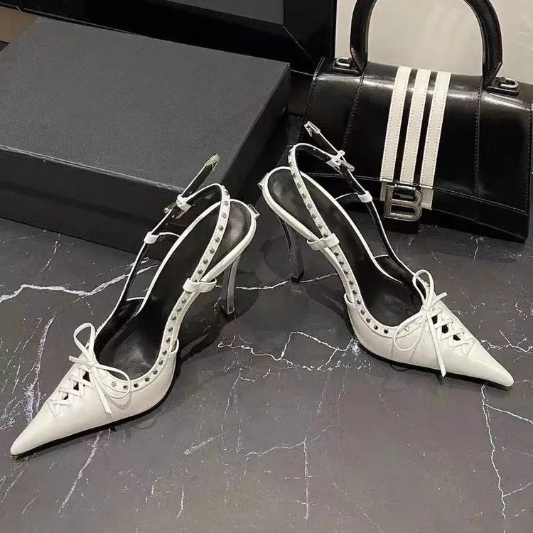 

Новинка 2023 года, летние французские черные сандалии на среднем каблуке с острым носком для женщин, элегантные пустые туфли на узком каблуке сзади