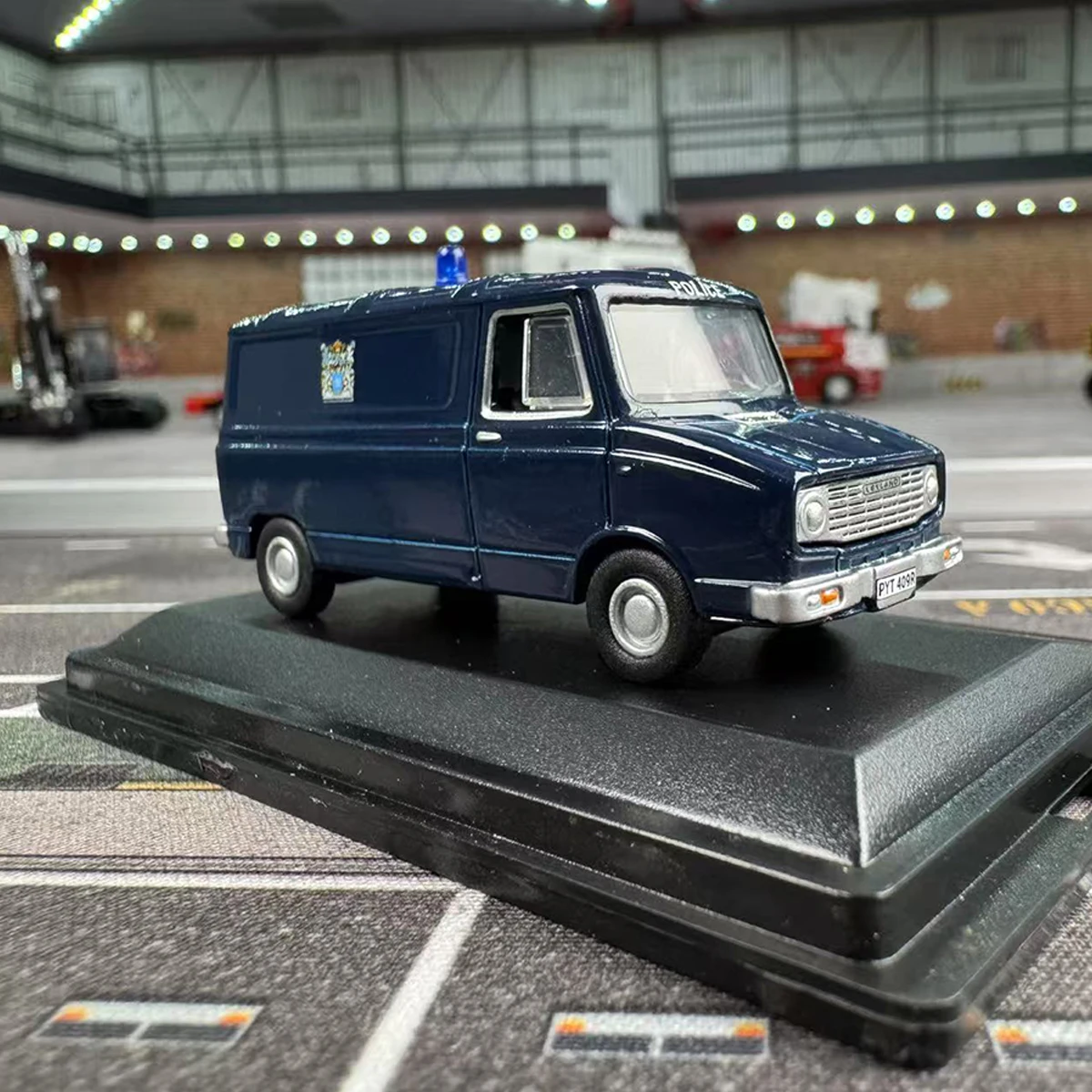 

OXFORD 1:76 Scale Diecast Alloy Transport Van Toys Police Cars Model Classics Nostalgia Adult Souvenir Gifts Static Display