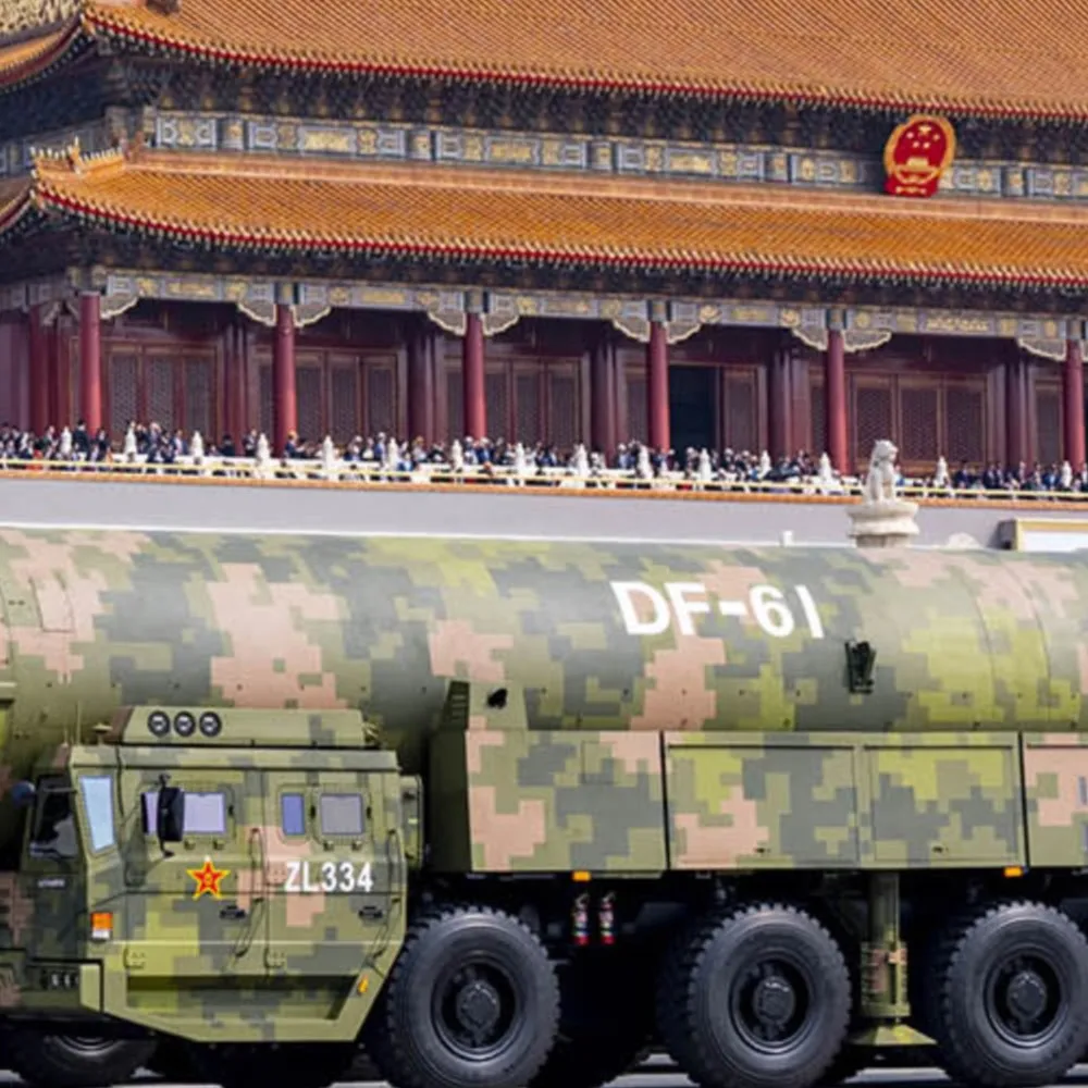 

Масштабная модель баллистической ракеты DF-61 (ICBM) Hobby Boss 1:72, пластиковый статический конструктор 82964, коллекционная модель для военной демонстрации