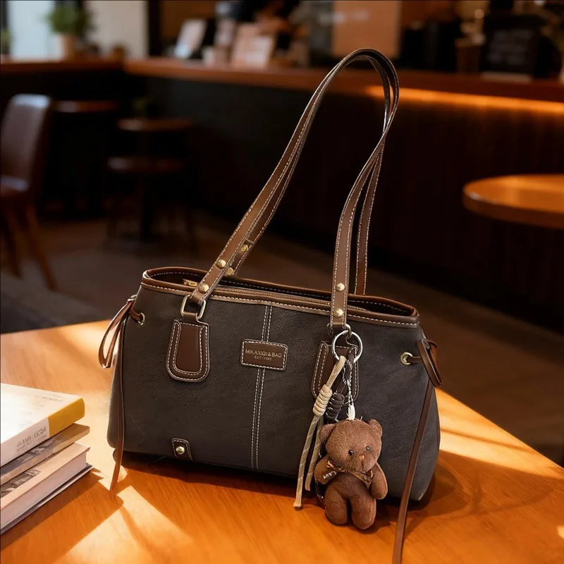 

2026 Autumn and Winter New Retro Frosted Tote Bag for Women's Casual Shoulder and Armpit Bag, Large Capacity Commuting Handbag