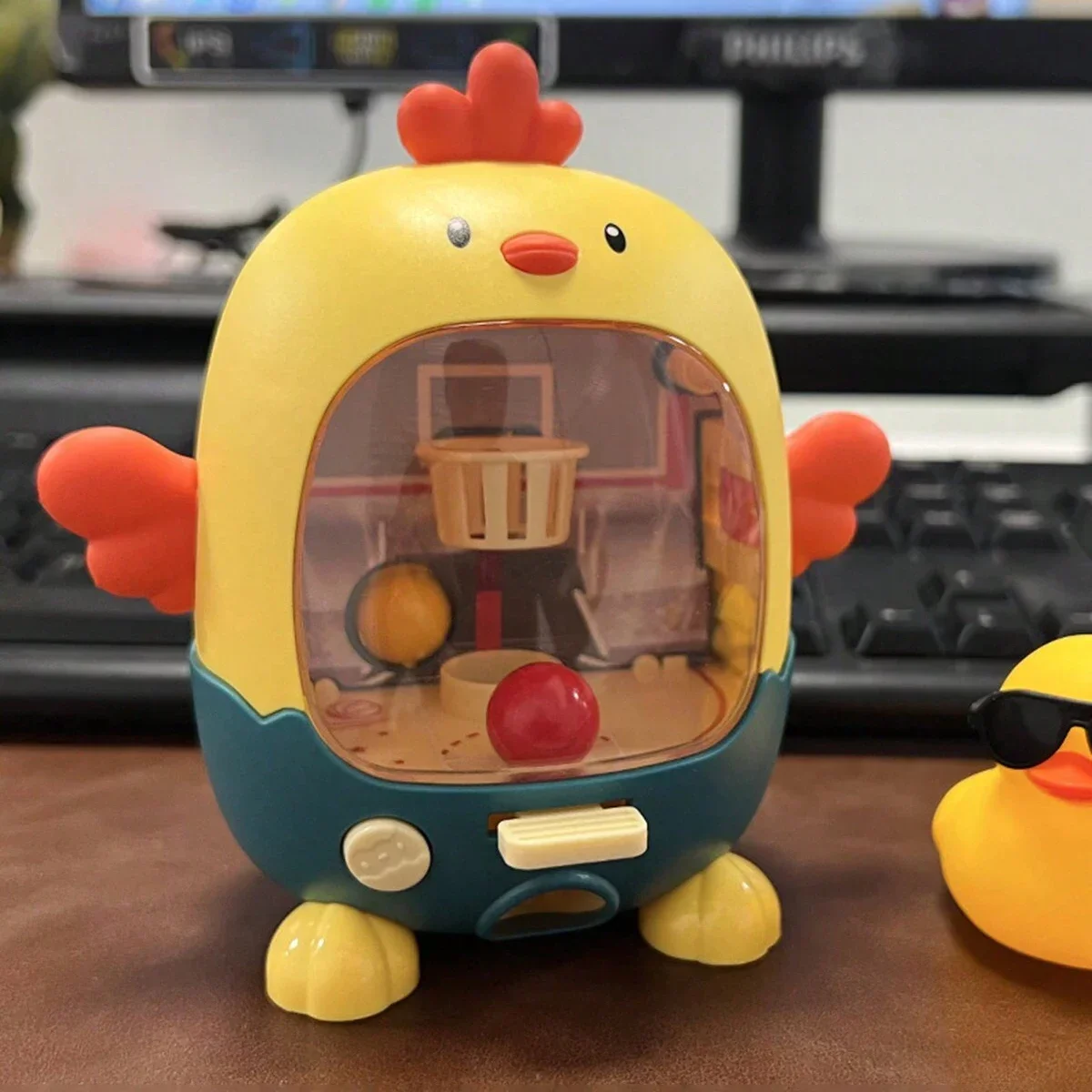 

1 шт., домашние баскетбольные игрушки с курицей, футбольная машина, милая форма, портативная настольная игра, детские игрушки для стрельбы с мячом на палец