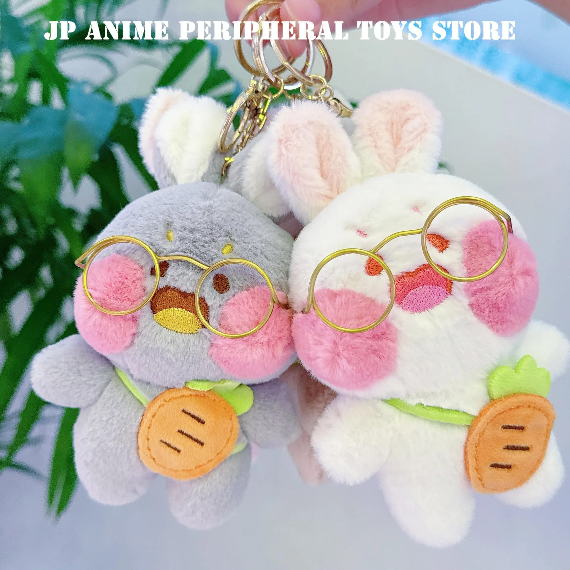 2025 lunettes carotte lapin en peluche pendentif dessin animé mignon lapin étudiant porte-clés sac à dos décoration cadeau d'anniversaire pour enfants