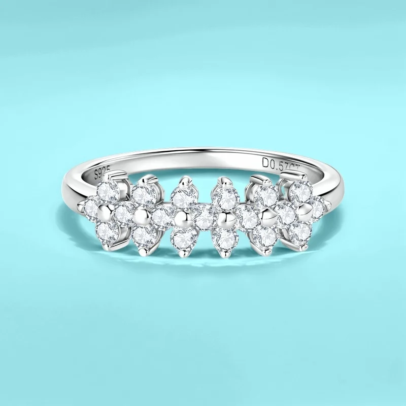 

Viral Lucky Clover Ring D-Color Moissanite S925 Silver Dazzling Cut Boho Chic Jewelry GBA Certified Free Gift Box Bridal Banquet