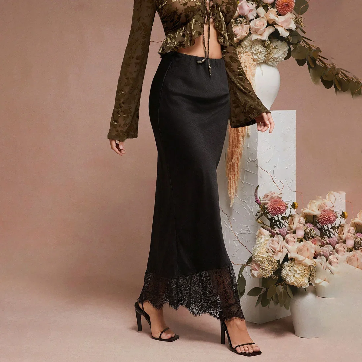 أنيقة الدانتيل المرقعة الساتان سطح تنورة الراقية الإحساس المرأة مصدر الموضة السلع ميدي تنورة ألياف البوليستر