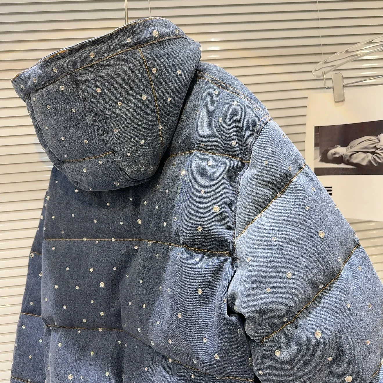 2024 inverno nova rua alta quente diamante feminino denim com capuz pão jaquetas para baixo casacos feminino bolso com zíper para baixo jaqueta