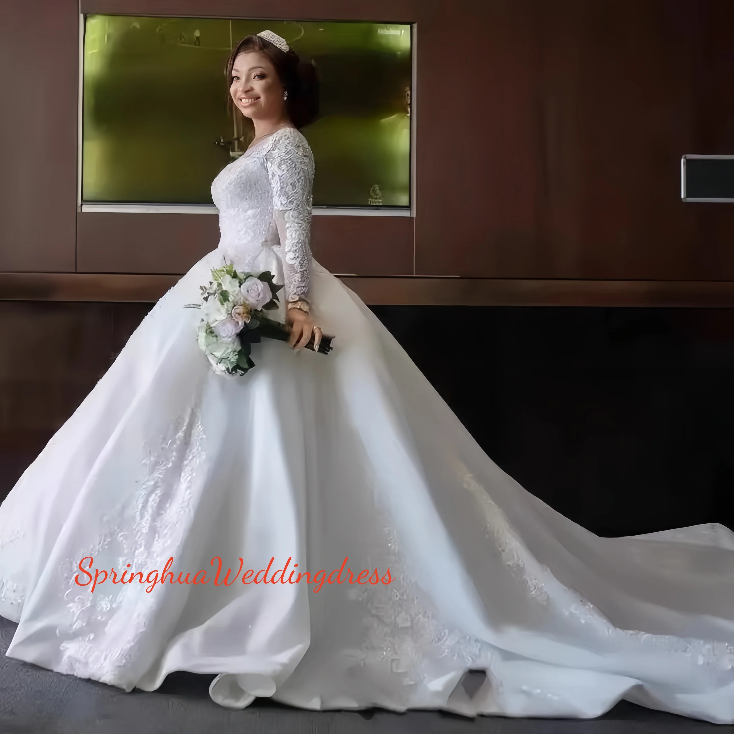 

Customized Beautiful African Women Bll Gown Wedding Dress Bridal Elegant Long Sleeves Lace Dresses