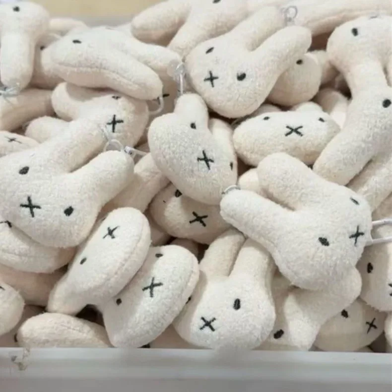 Neuer Miffy Schlüsselanhänger mit Hoher Farbwirkung, Cartoon-Hasen-Form, Kreativer Niedlicher Anhänger für Männer und Frauen, Auto- und Schulranzen-Dekoration – Detail 2