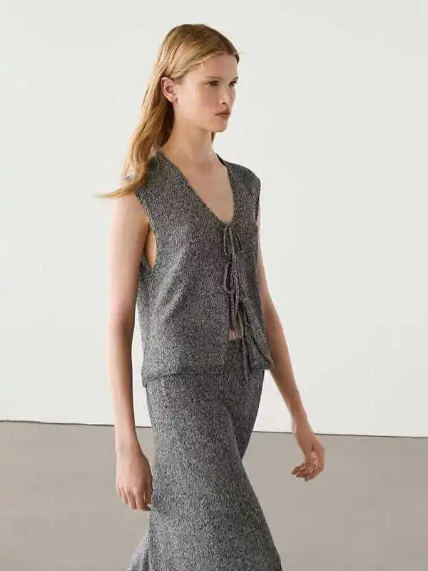 

MD Women's Faion Set Casual Knitted Vest with Bow Design And Flared Skirt Autumn New Arrival ay Color