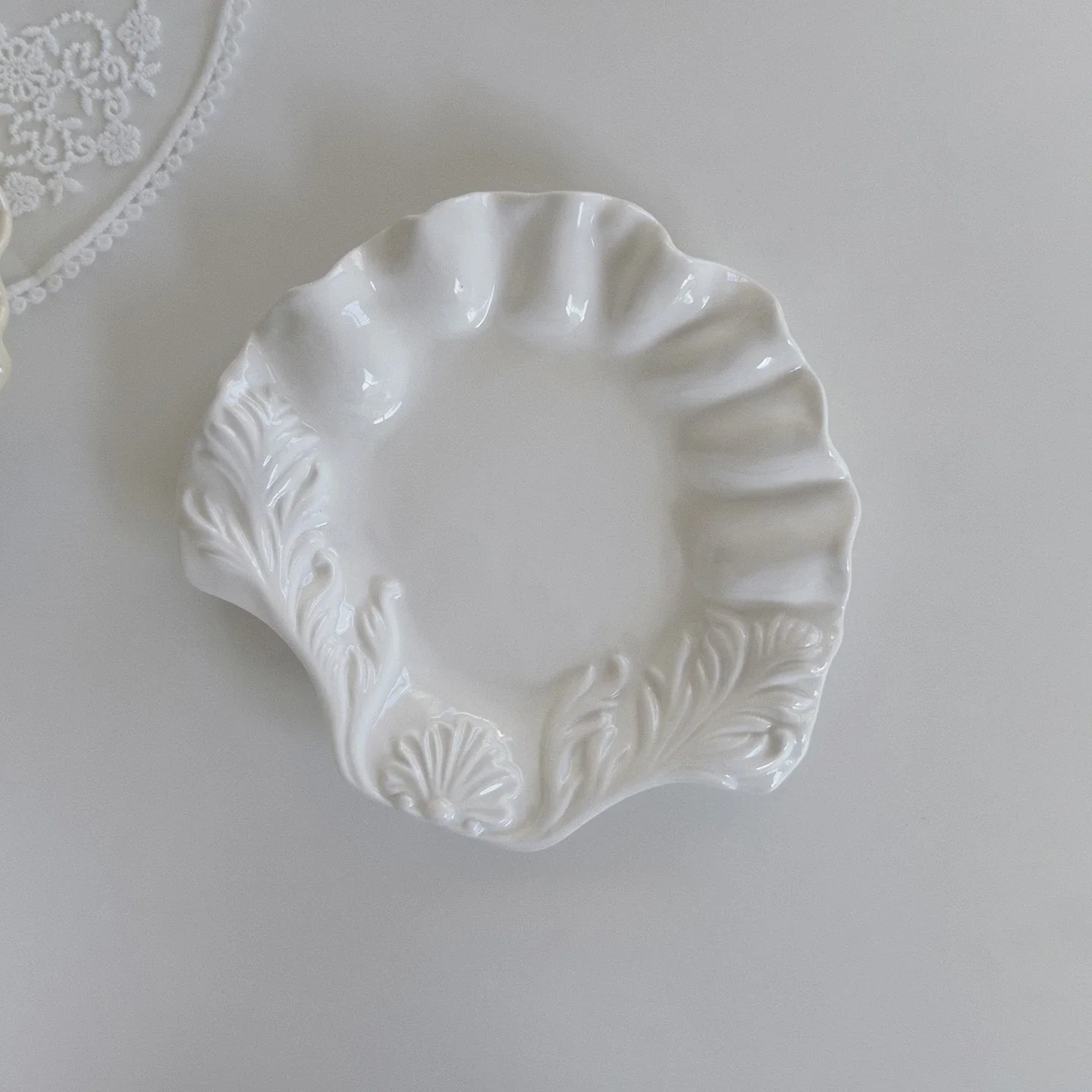 Ceramic Dessert Plate Fruit Plate Shell Relief Underglaze Jewelry Dish, Decorative Tray for Rings Earrings Necklaces Bracelet