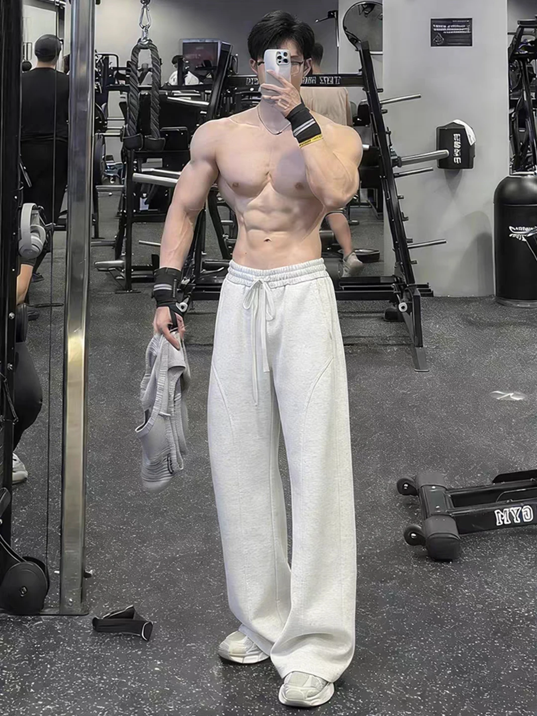 

Мужские брюки Light ey Spor American Casual Fitn: осенне-зимние, зауженные, прямые, слегка расклешенные, с защитой от сминания