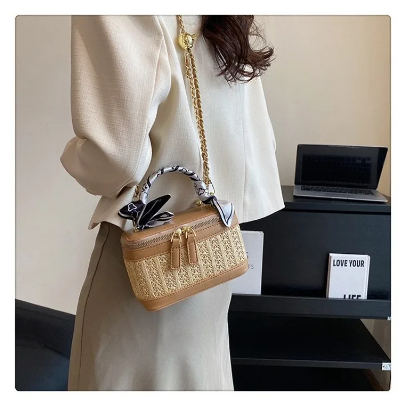 

Modern Tote Bag For Women A Statement Making Design For The Confident Urban Dweller