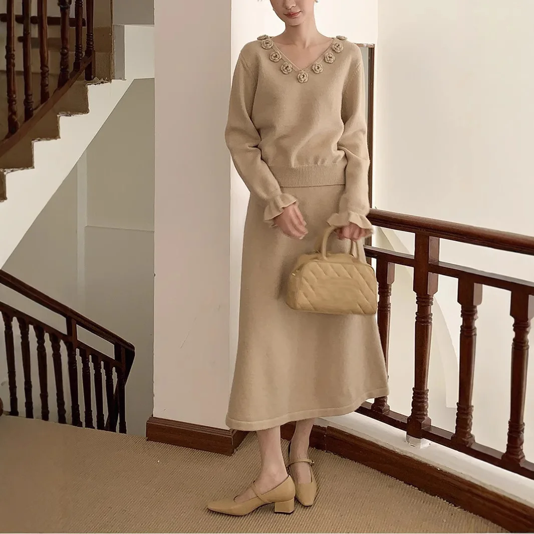 

2025 New Skirt Set Women's Three Dimensional Flower Knitted V-neck Versatile Gentle and Simple Woolen Dress Two Piece Set
