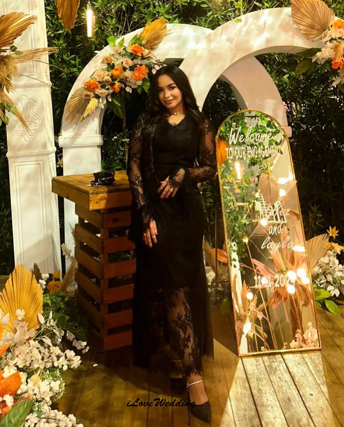 فساتين سهرة أنيقة من الدانتيل الأسود 2025 فساتين لحضور الحفلات الموسيقية المثيرة فستان حفلات الزفاف للنساء ضيف رقبة دائرية فساتين رسمية مخصصة