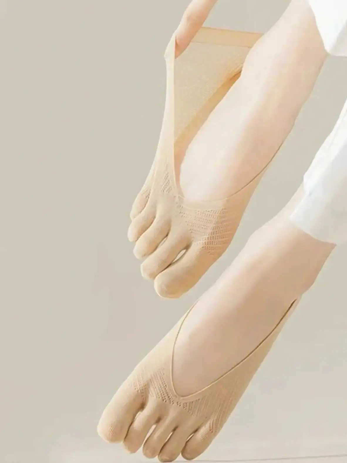 

2 пары дышащих нескользящих силиконовых стельок, дизайн с открытым носком для лета, весны, осени и зимы, легкие и удобные, подходят для различных типов обуви