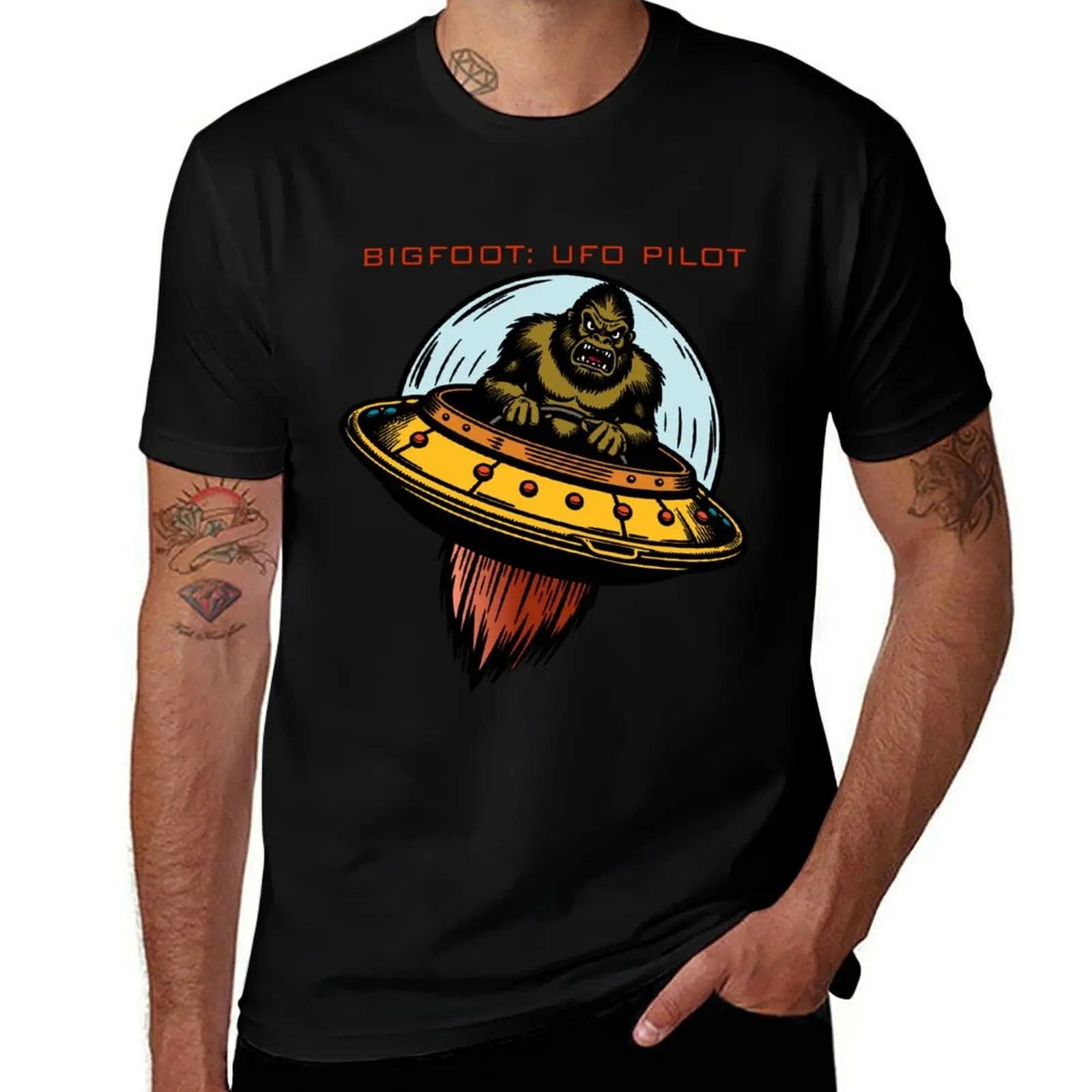 

BIGFOOT: UFO PILOT T-Shirt plus size tops graphic shirts customs t shirt men 100℅ cotton