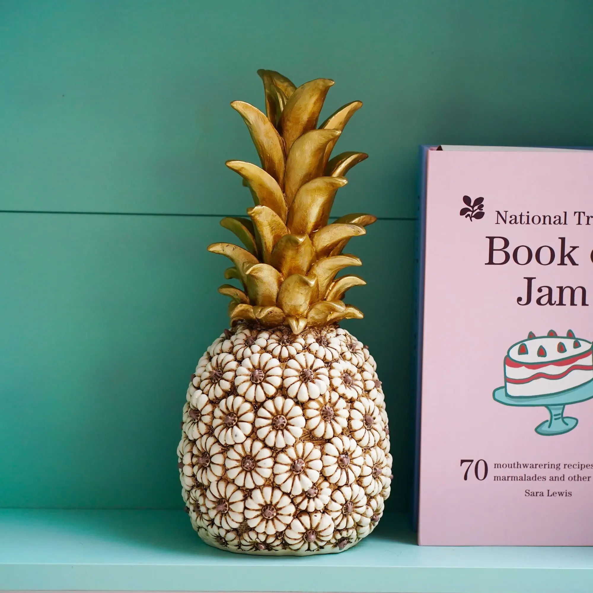 Nordic Style Golden Pineapple Ornament Resin Handicraft Creative Home Decor for Restaurant Wine Cabinet Tabletop Display