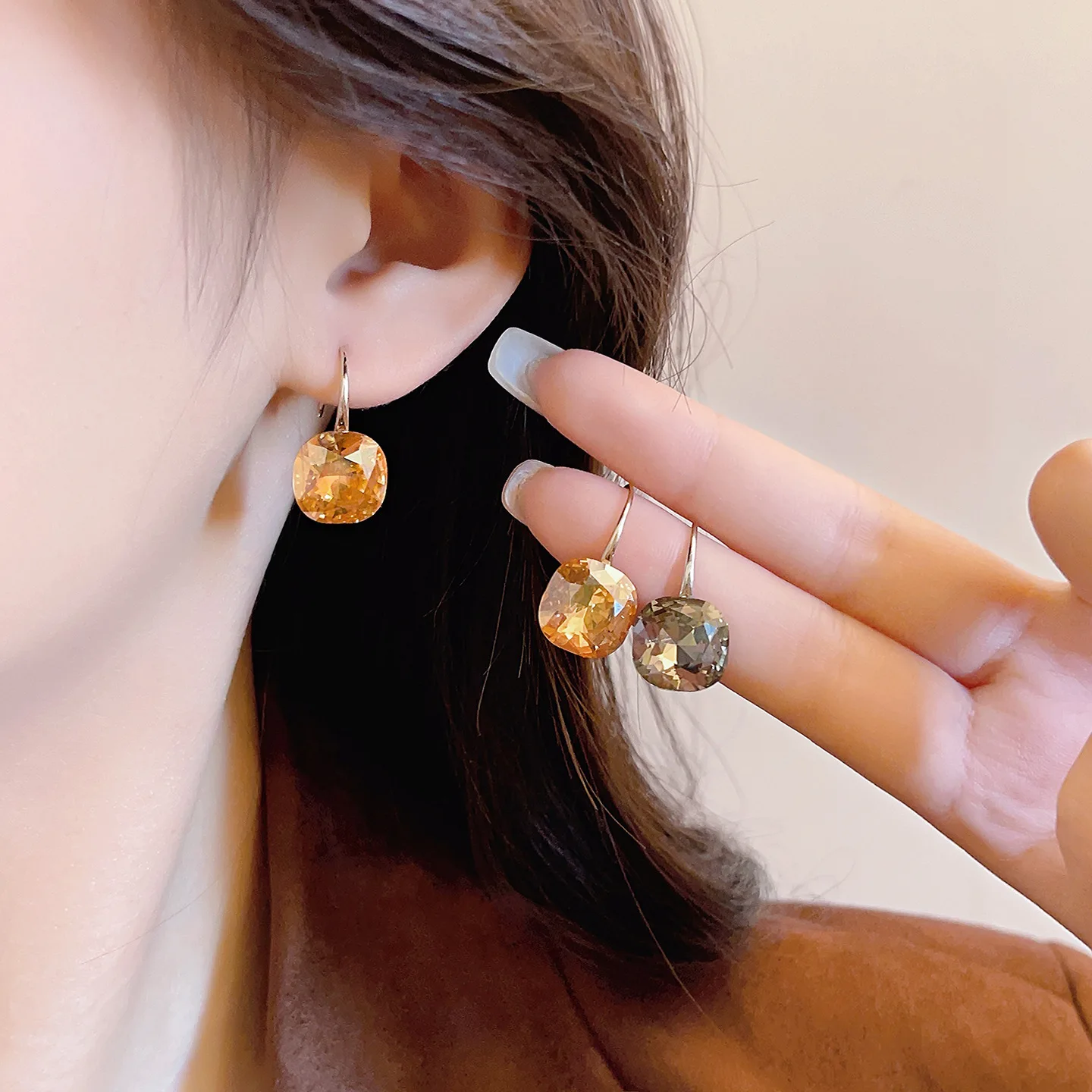 

Luxury Metal Zircon Square Drop Earrings for Women Exquisite Shiny Crystal Geometric Temperament Ear Hook Wedding Jewelry Gifts