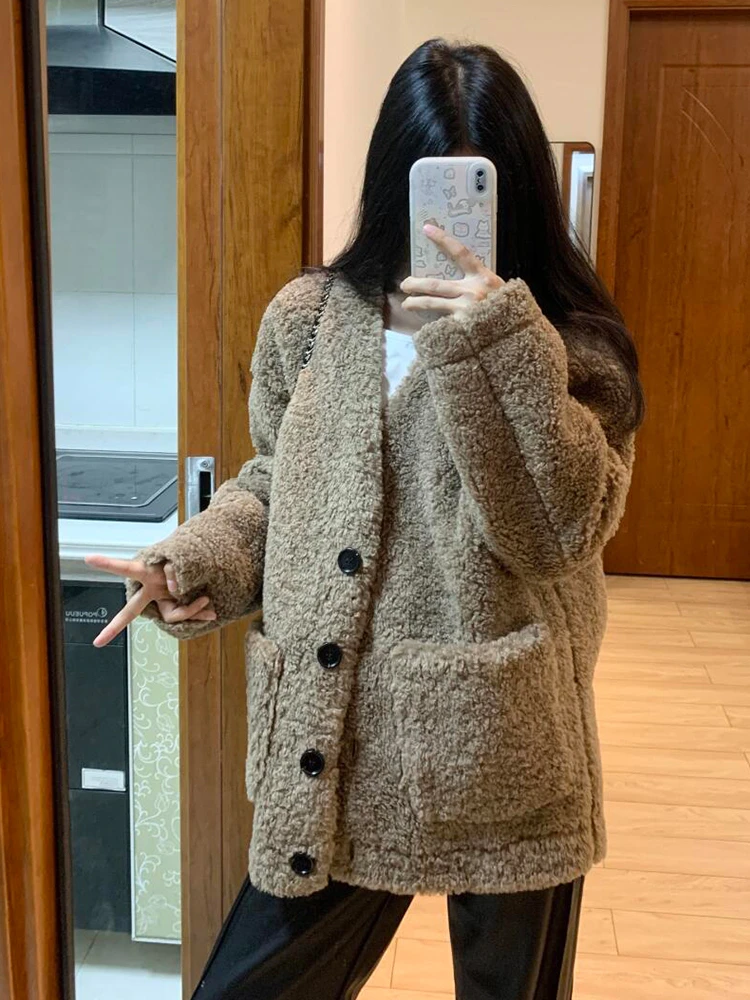 معطف شتوي نسائي من فرو الخروف الكوري الدافئ بتصميم كسول وأنيق مع ياقة عالية مصنوع من ألياف البوليستر