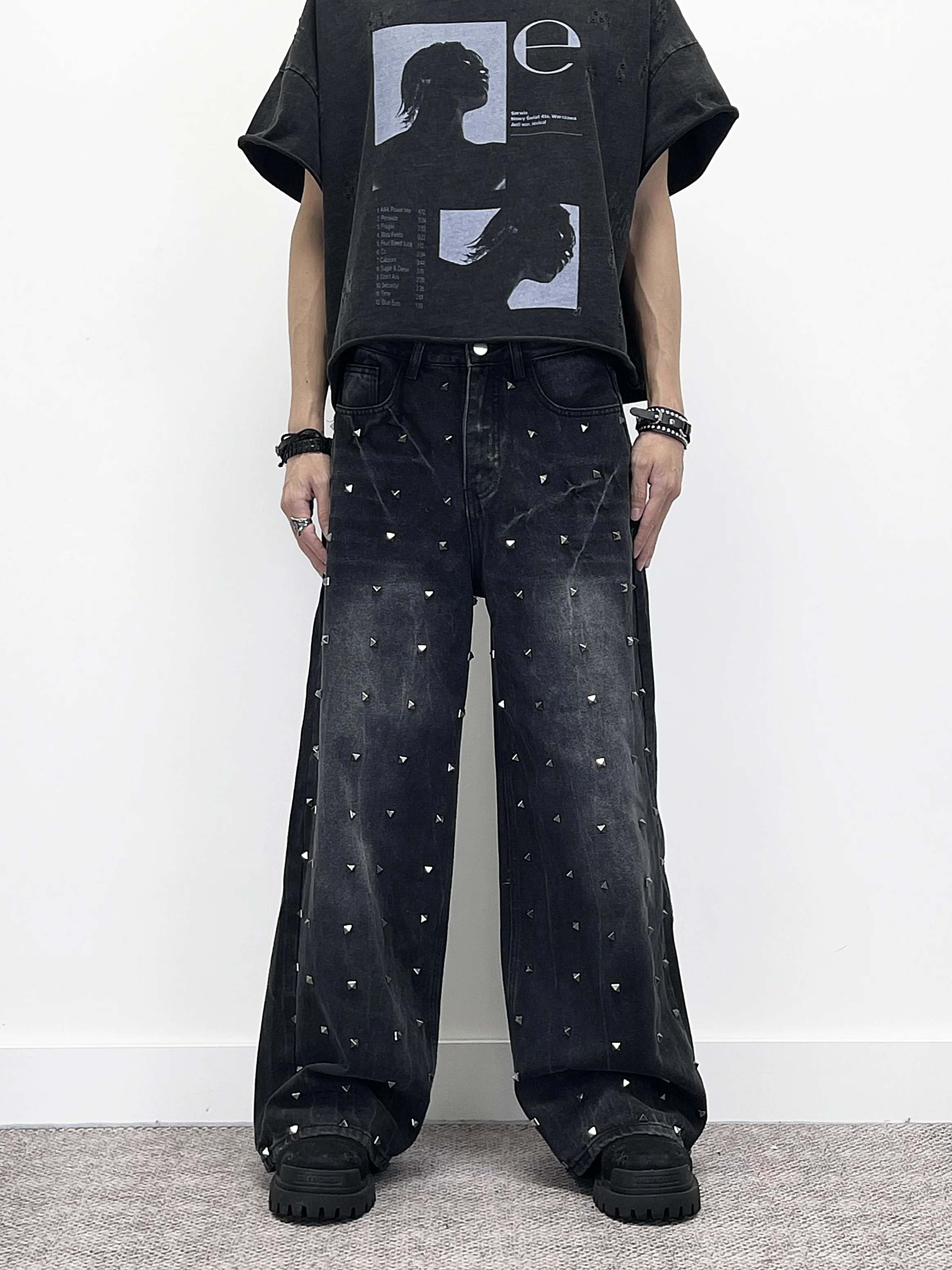 Calça Jeans Wide Leg com Design Punk Rock e Rebites, Caimento Solto e Reto, Unissex, Algodão, Sem Elasticidade, Ajuste Confor...