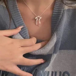 Fashionable Collarbone Chain with Delicate Bowknot Pendant Unique and Sophisticated Neckchain for Fashion Enthusiasts