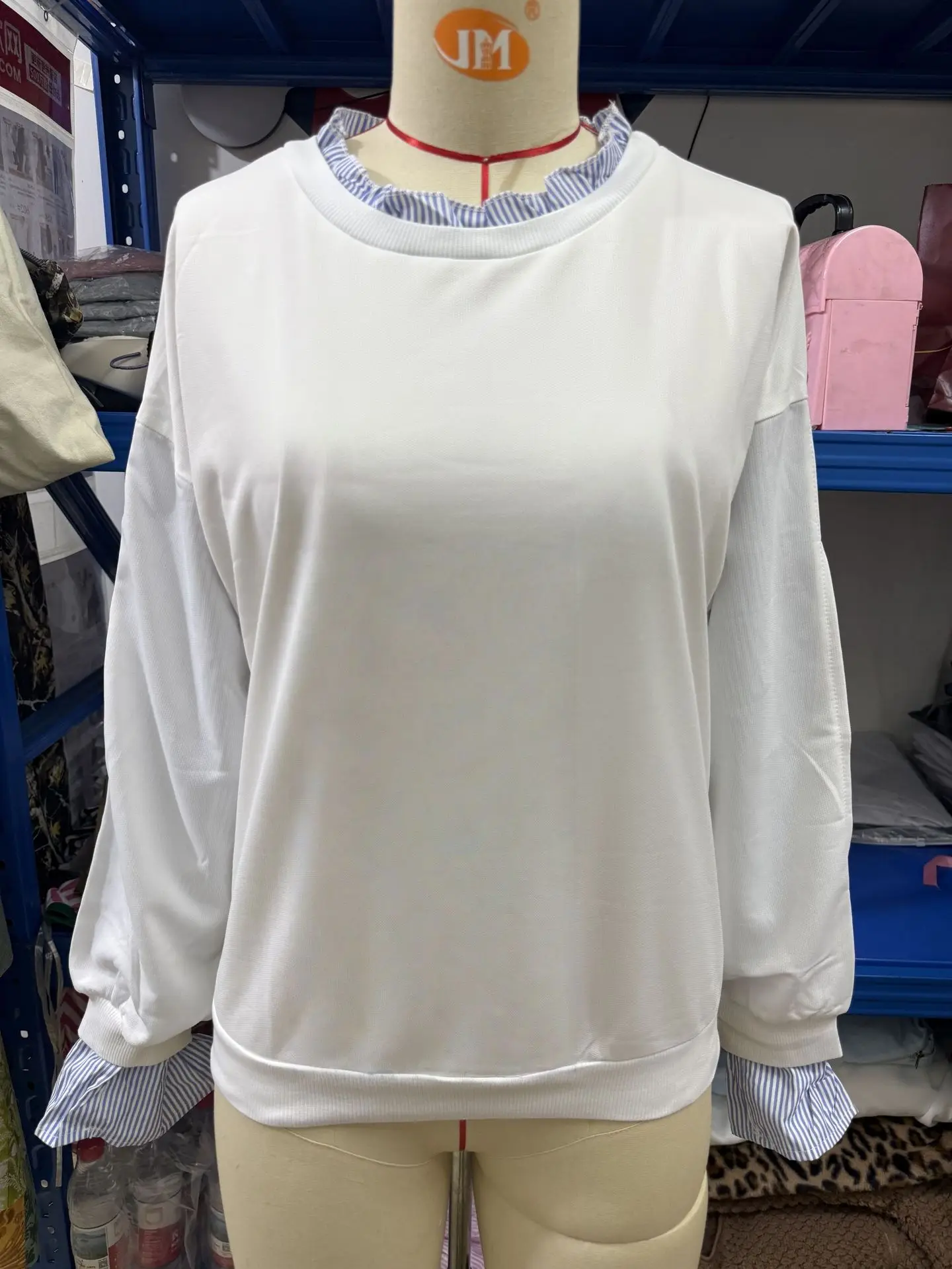 سترة نسائية فضفاضة جديدة لربيع وخريف 2025 بأكمام طويلة ورقبة دائرية ورفيعة