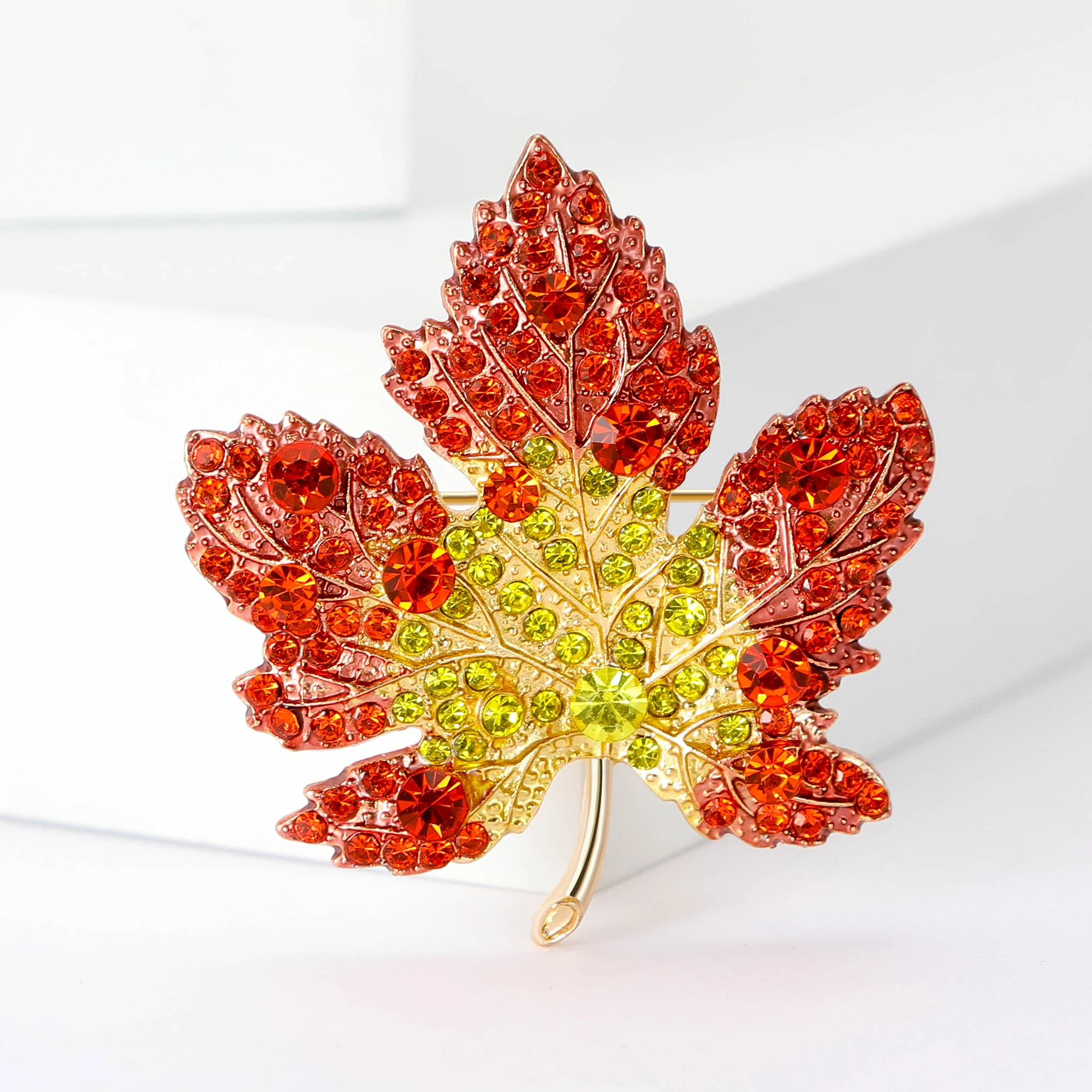 Beautiful Maple Leaf Brooches for Women Unisex Plant Pins Multi-color Available Fashion Jewellery Accessories Gifts