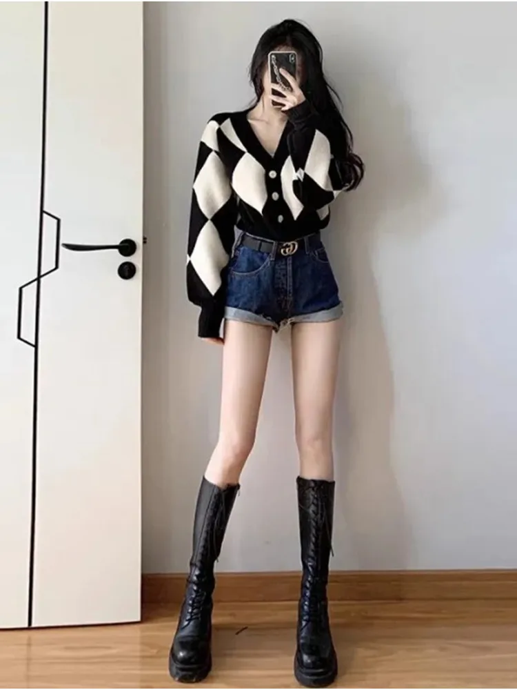 Autumn Gentle Style Wear Women's 2023 New Temperament Plaid Pattern Sweater Cardigan Denim Shorts Two Piece Set