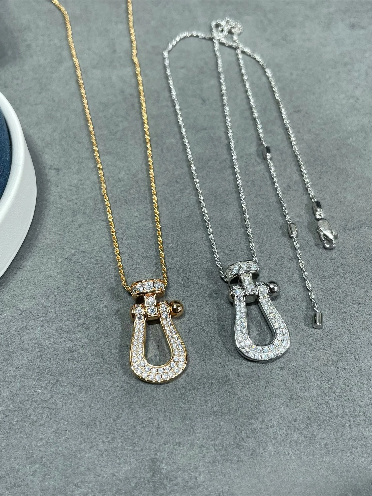 

925 silver material, horseshoe shape, vertical full-diamond necklace, no-diamond pendant, size L