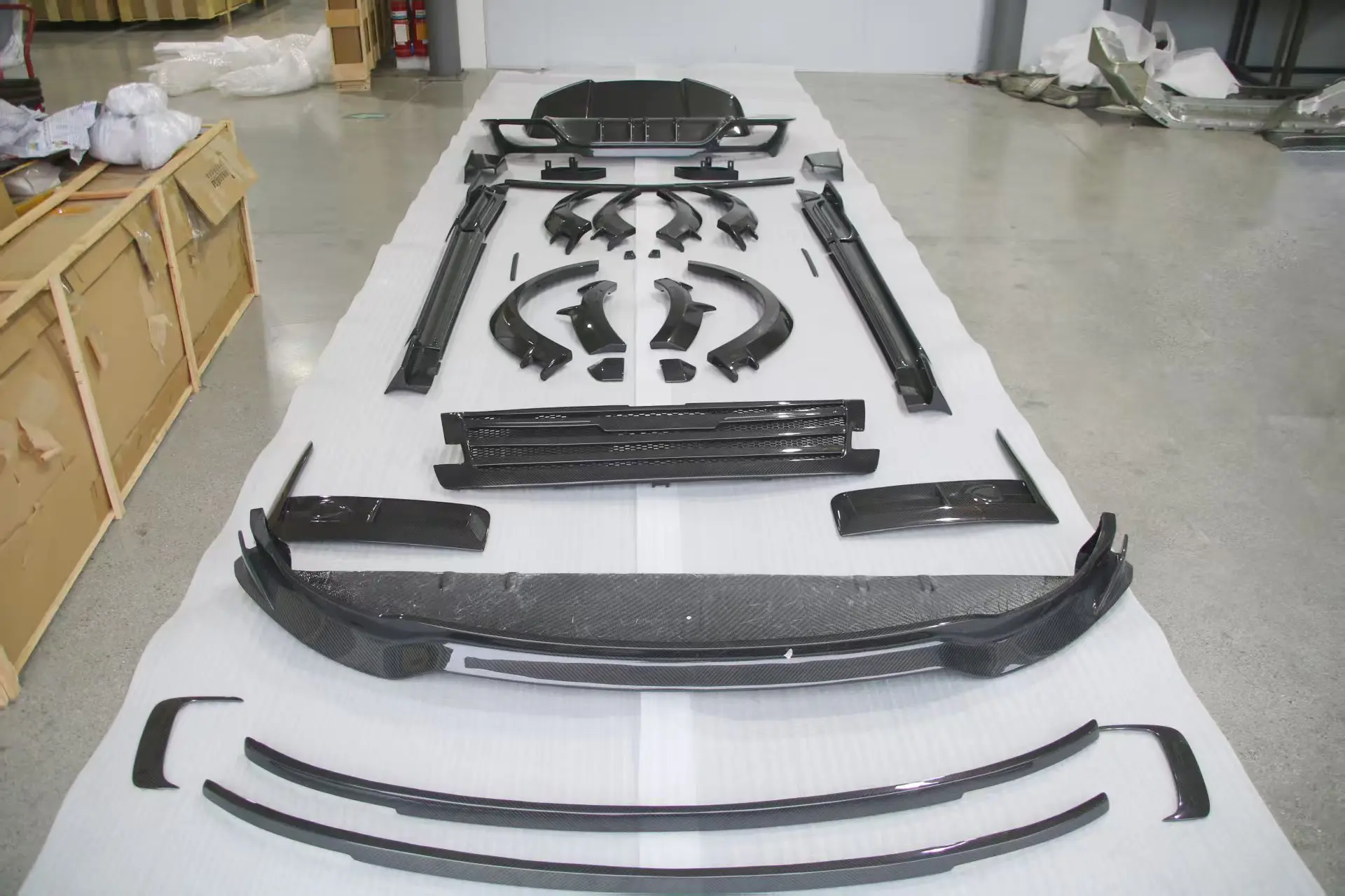 High Quality Dry Carbon Fiber Body Kit forRange Rover VOGUE 2023 Front Lip Side Skirt Rear Diffuser  Perfect Fitment