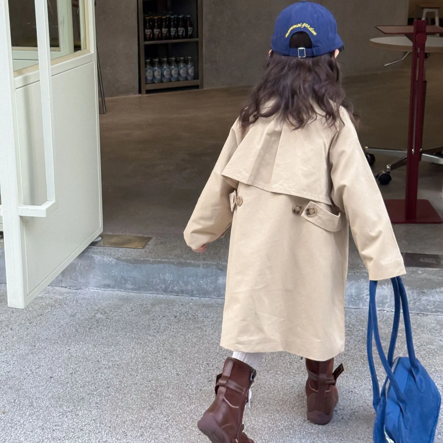 

2025 Autumn New Children's Clothing Women's Treasure Foreign Solid Colour Trench Coat Mid-Length Single-Breasted Trench Coat.