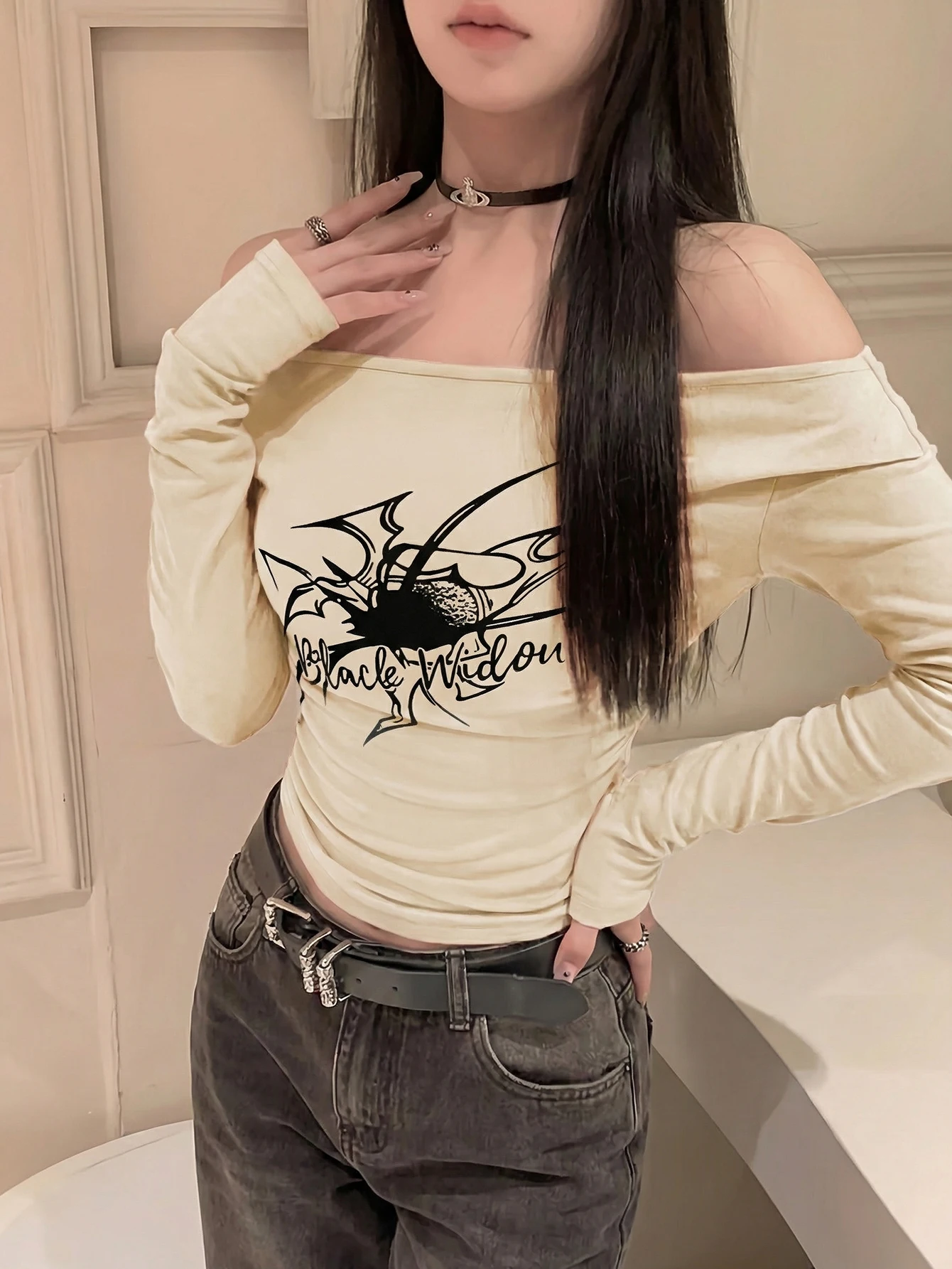 New Arrival: Women's Fashion Y2K Off-Shoulder Printed T-Shirt — Slimming, Fitted, and Versatile. A Trendy, Design-Forward Piece