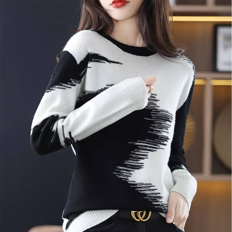 2024 Autumn Winter Round Neck Contrasting Sweater Korean Version Loose and Slim Casual Versatile Knitted Sweater Fashiona Tops