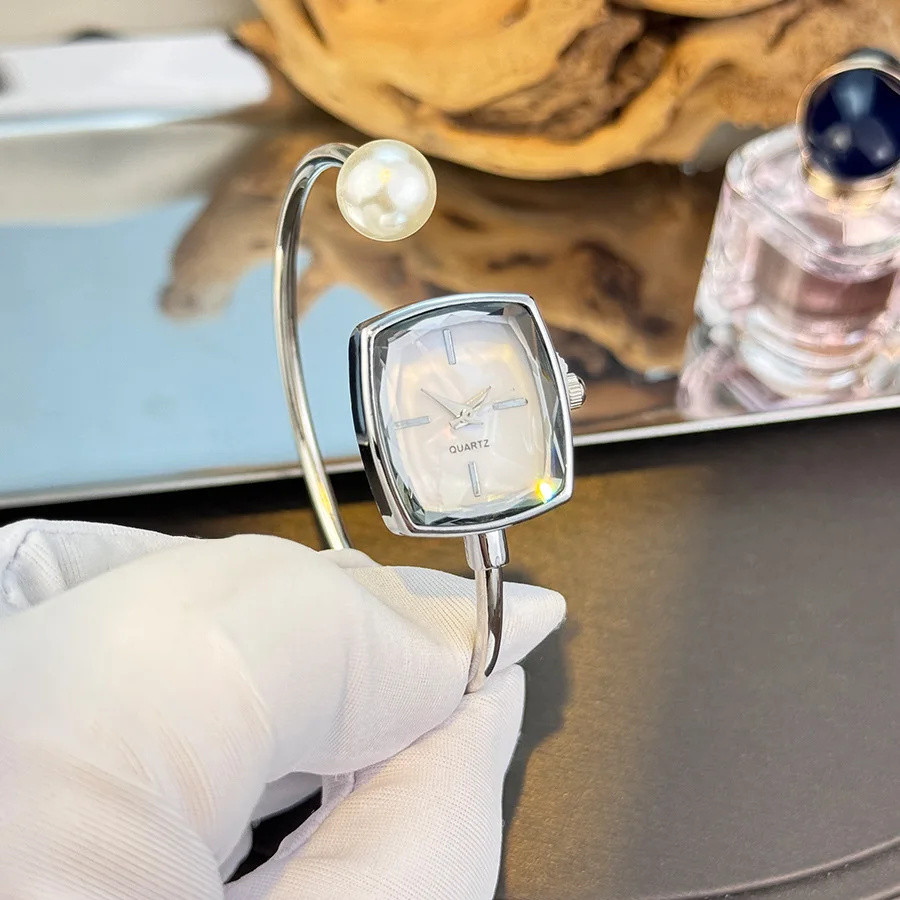 عبر الحدود الجديدة الكبيرة الماس الأوروبية والأمريكية سوار رائع مكعب السكر الصغيرة الراقية الشعور المتخصصة الكوارتز ساعة نسائية #4