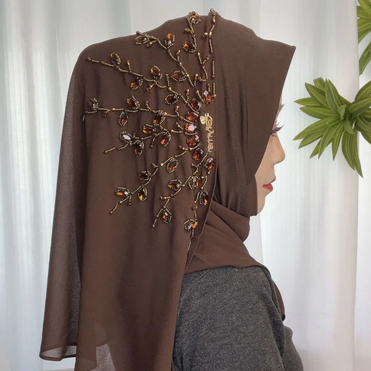 

Мусульманские свадебные шали для женщин 2026: Роскошные хиджабы-накидки