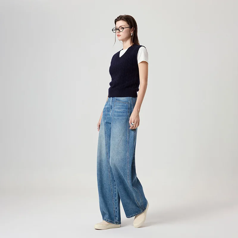 Modern retro sickle shaped jeans for women in the spring and summer of 2025, loose fit, slim and wide leg design, banana pants