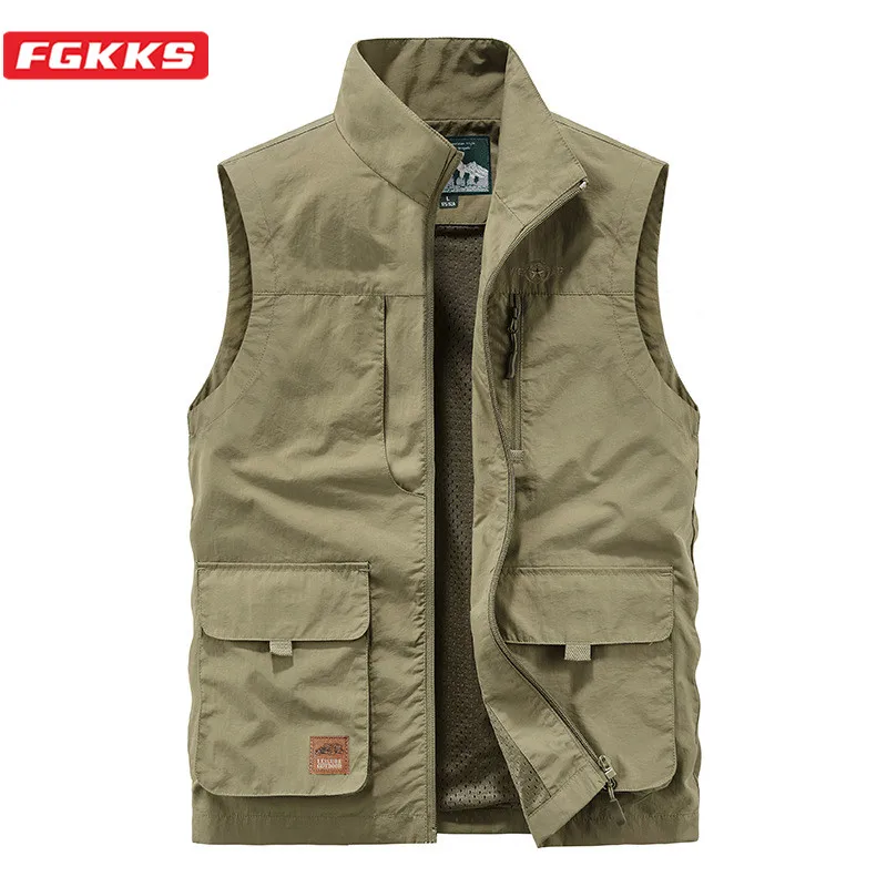 FGKKS Men\'s Leisure Vest Solid Color Tooling Style Waistcoat Thin Fishing Hiking Multi-Pocket Casual Loose Vest for Men