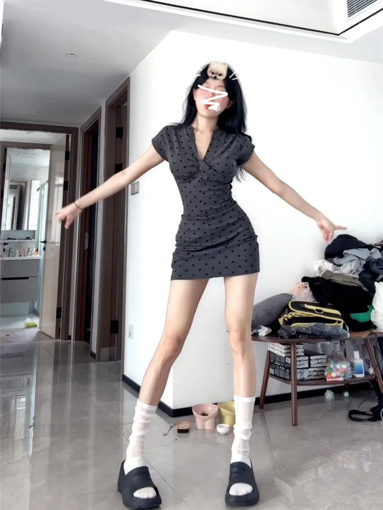 กระโปรงทรงเอวสูงลายจุดเซ็กซี่ รุ่นใหม่ประจำฤดูร้อนปี 2025 สำหรับผู้หญิง ทรงเข้ารูป กระชับเอว สไตล์เกาหลี