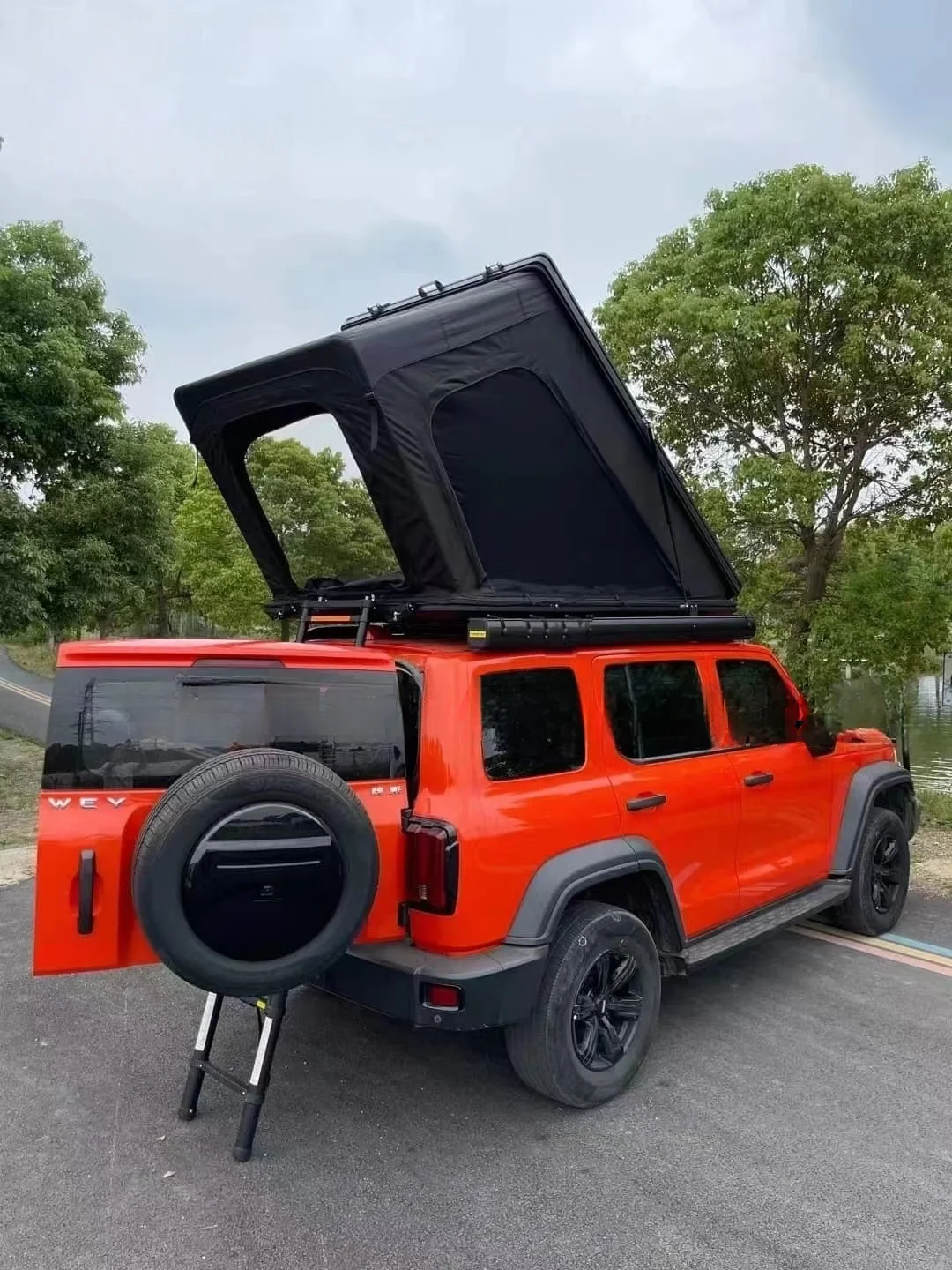 Ultra Compact All Weather Hard Shell Rooftop Tent Perfect for Off Road Adventures Lightweight Durable Easy Setup