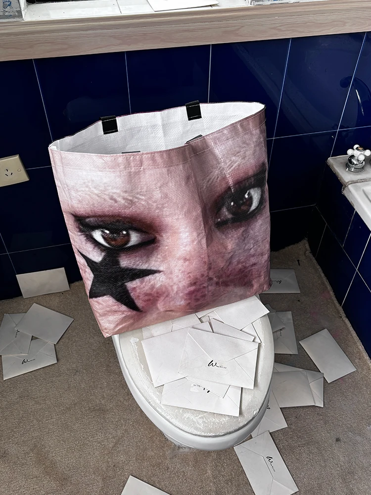 

Сумка Onism Plus Y2K Subculture Face Print Extra Large Capaci op Bag, большая вместительная сумка на одно плечо, из тканого экологичного холста