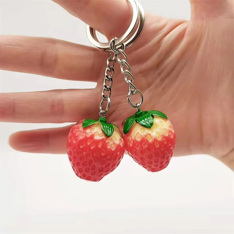 3D Realistic Fruit-Shaped Car Key Decoration, Soft and Cute Realistic Strawberry Keychain Pendant, Girly Cute Keychain Gift, Cute Desktop Bag Decoration, Trendy Cute Key Decoration Accessory